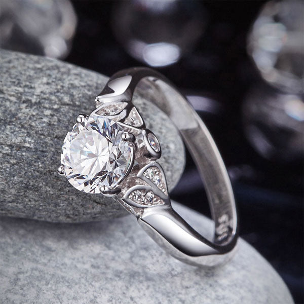 Elegant Lovers Ring