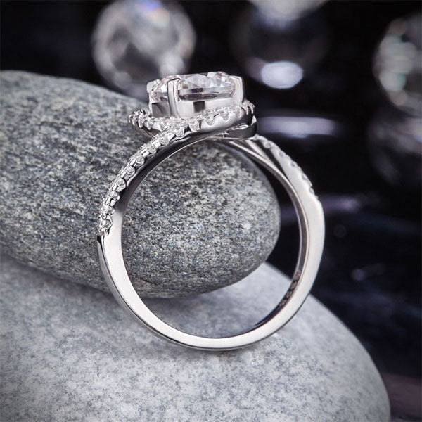 Lovely Diamond Swirl Ring