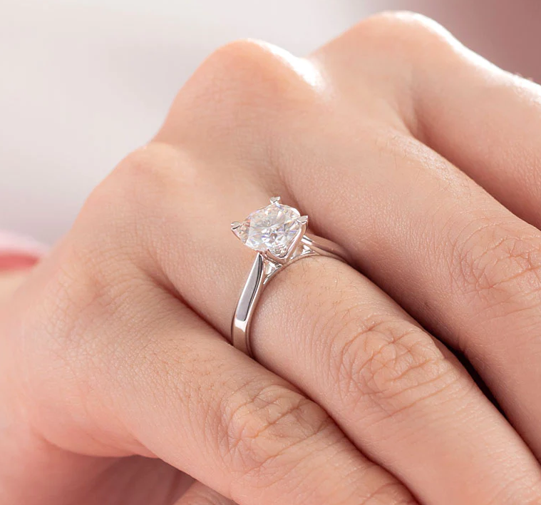 Fashionable Diamond Heart Ring