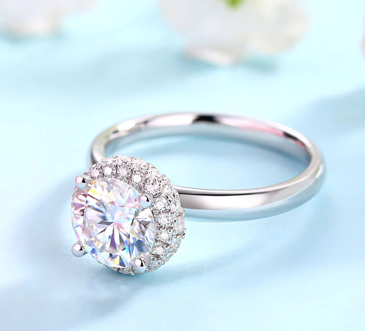 Fashionable Halo Diamond Ring