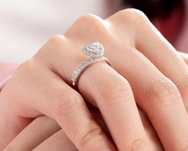Elegant Heart Diamond Ring Set