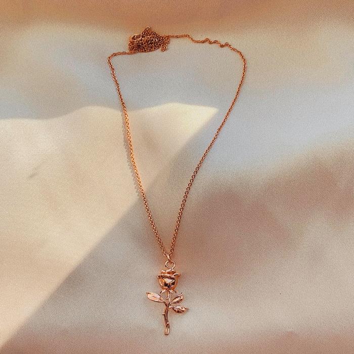 Beauty Rose Necklace