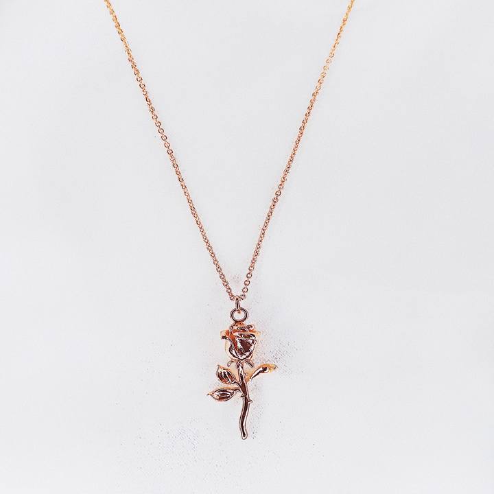Beauty Rose Necklace