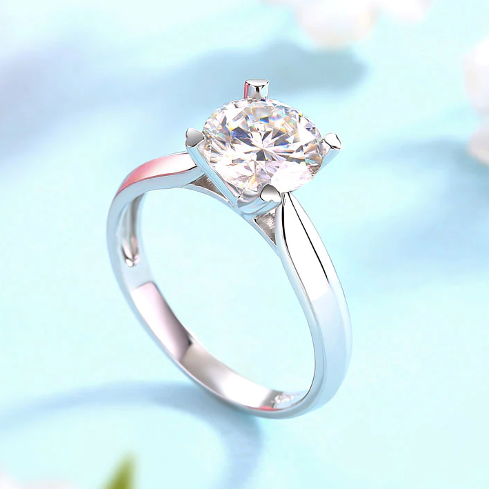 Fashionable Diamond Heart Ring