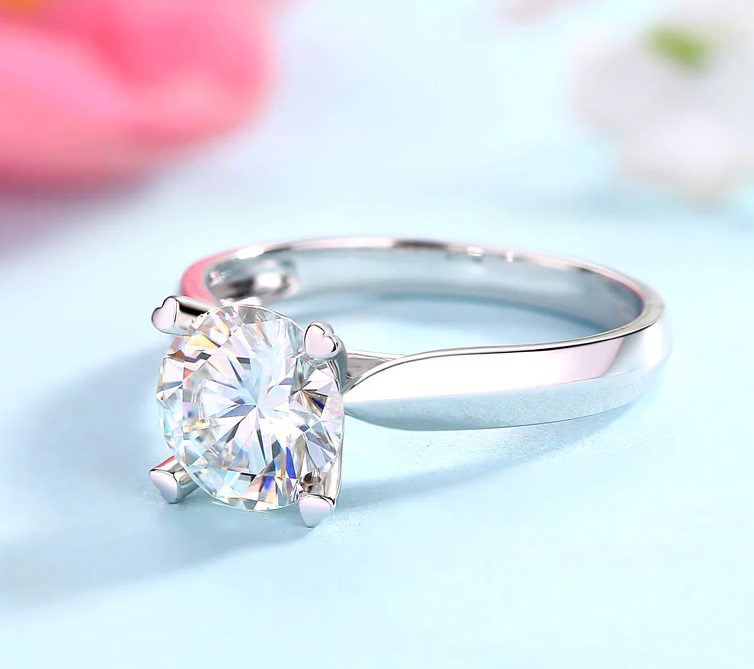 Fashionable Diamond Heart Ring